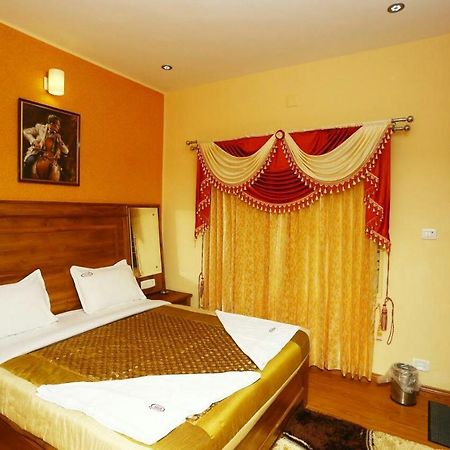 Mmr Holiday Inn Ooty Bagian luar foto