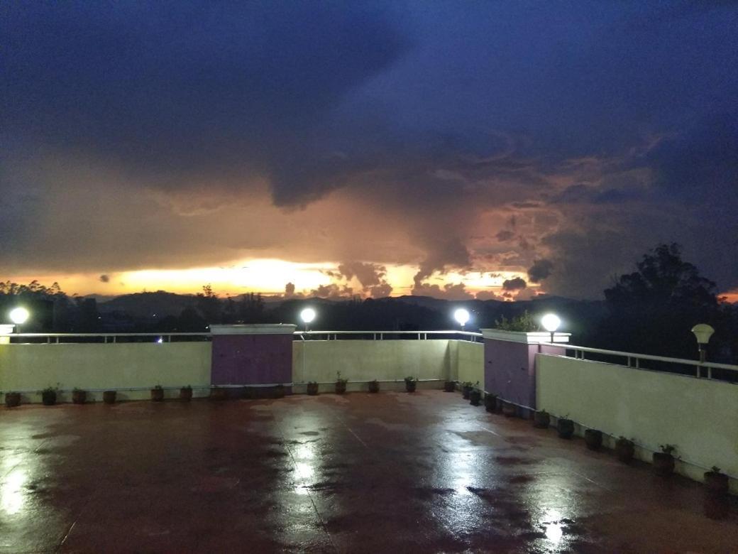 Mmr Holiday Inn Ooty Bagian luar foto